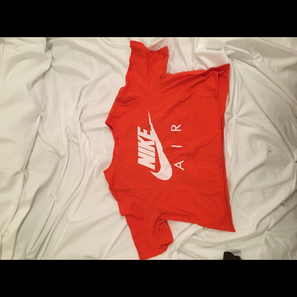 Cropped orange Nike shirt 🧡